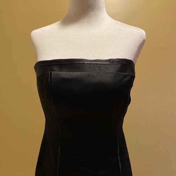 Satin Black strapless dress - Picture 4 of 5